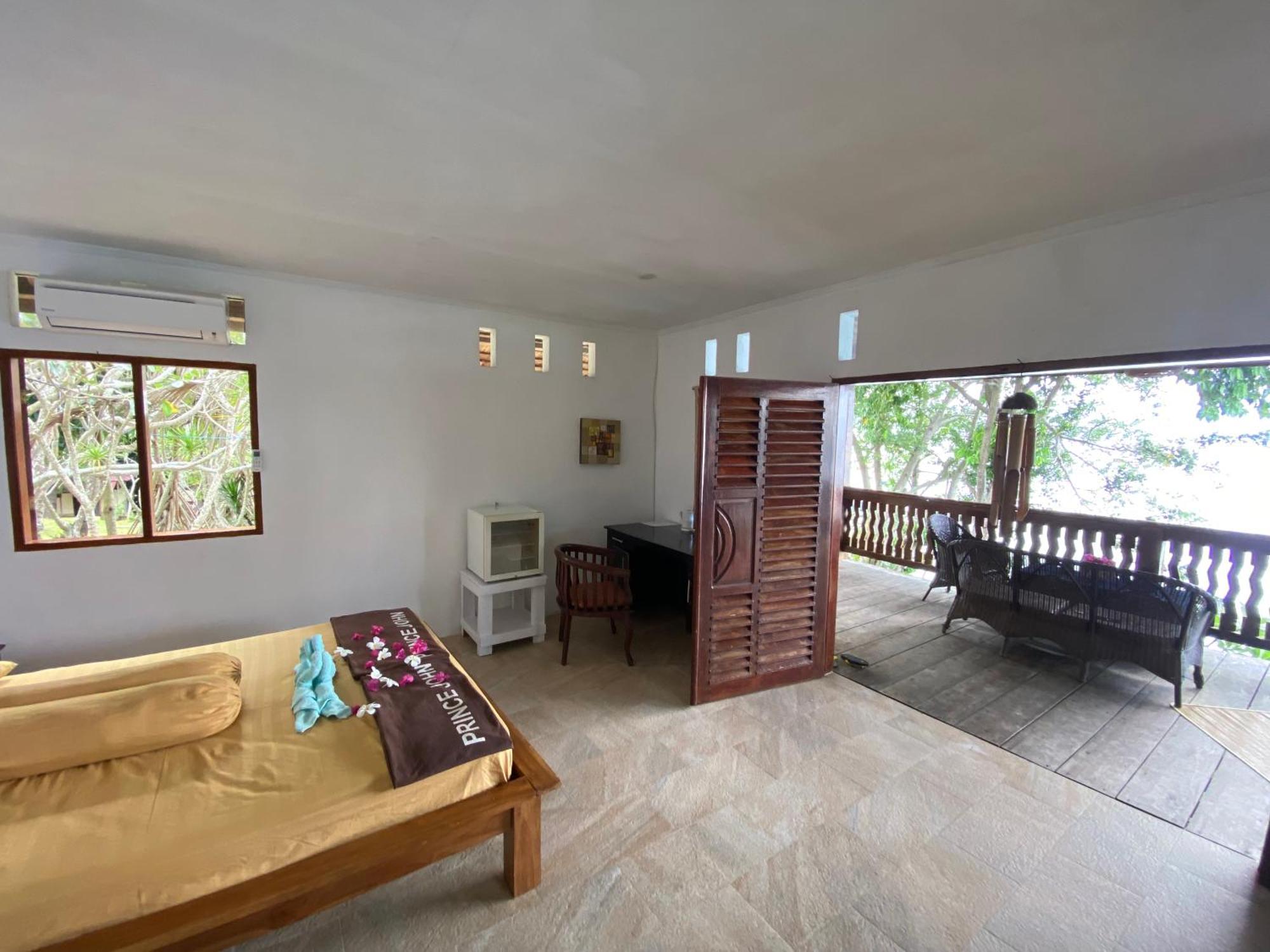 Prince John Dive Resort Donggala Экстерьер фото